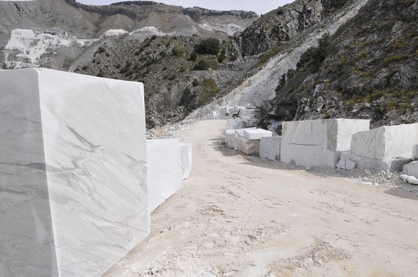 Piazzale esterno cava 61 valpulita Carrara